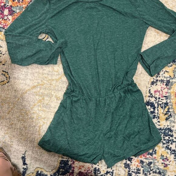 Green Long Sleeve Romper – Size Large - Picture 1 of 2